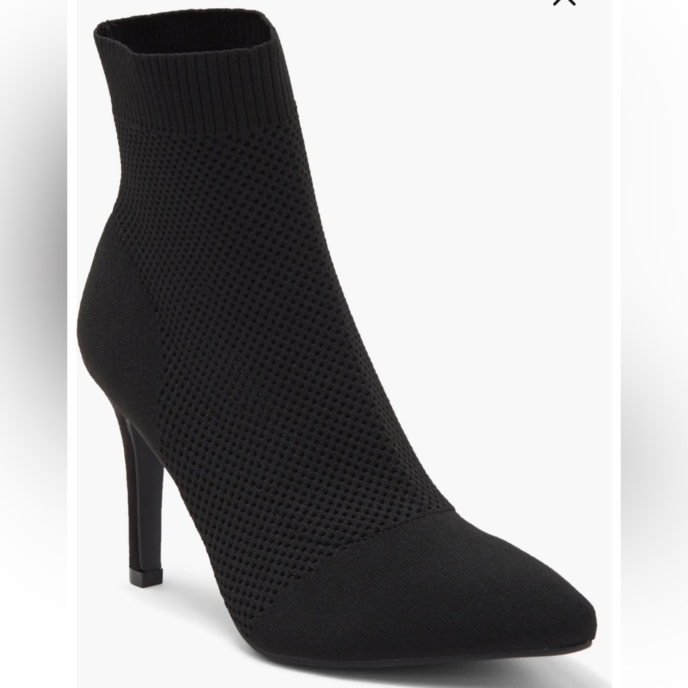 Sleek Black Heeled Boots with Stiletto Heel